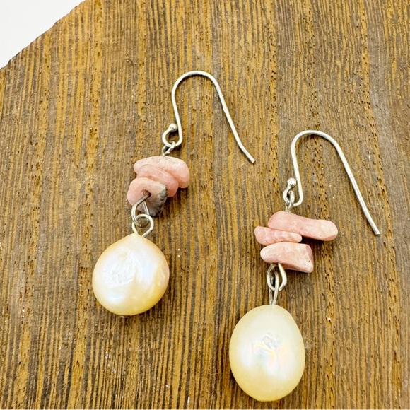 Large genuine baroque pearl and rose quartz chip sterling silver dangle earrings - Picture 2 of 10